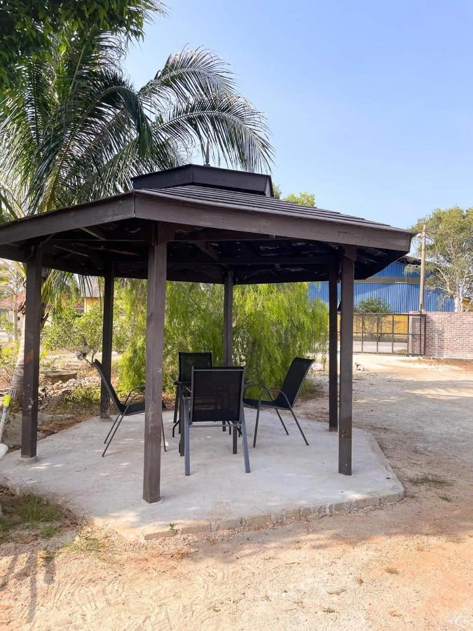 Casa Tiga Homestay Besut Kampung Kuala Besut Esterno foto
