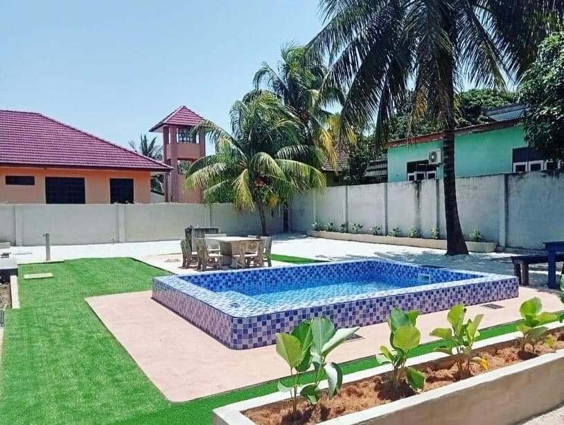 Casa Tiga Homestay Besut Kampung Kuala Besut Esterno foto