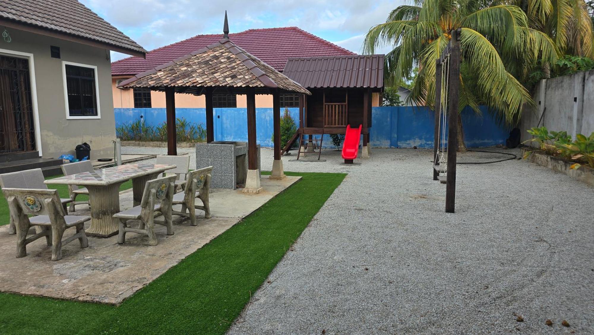 Casa Tiga Homestay Besut Kampung Kuala Besut Esterno foto