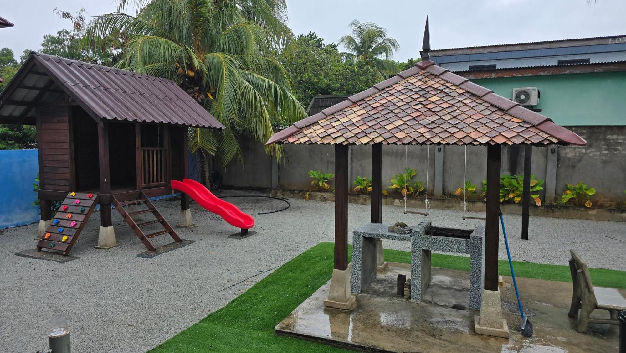 Casa Tiga Homestay Besut Kampung Kuala Besut Esterno foto